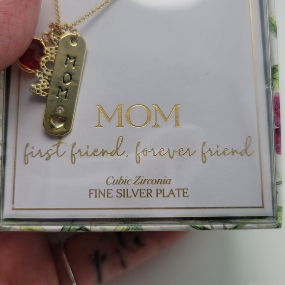 Mom silver plated necklace with faux garnet. BNIB - Picture 2 of 3